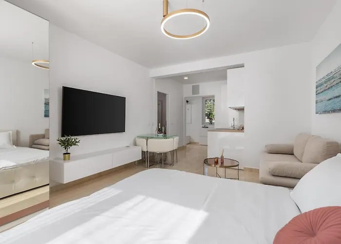 Luxury Honeymoon Apartament Selce