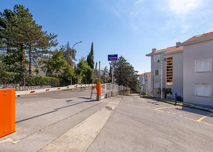 Luxury Honeymoon Apartament Selce